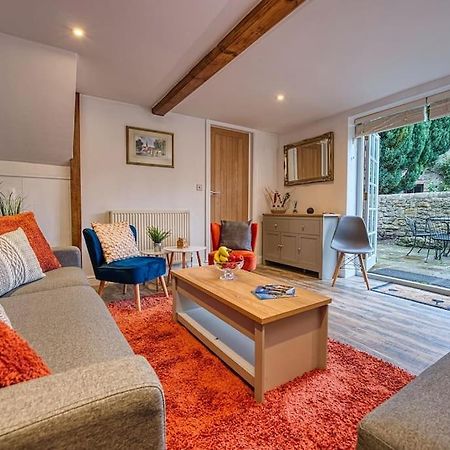 Delightful Two-Bedroom Cottage In The Heart Of ベイクウェル エクステリア 写真