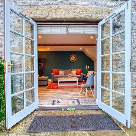 Delightful Two-Bedroom Cottage In The Heart Of ベイクウェル エクステリア 写真