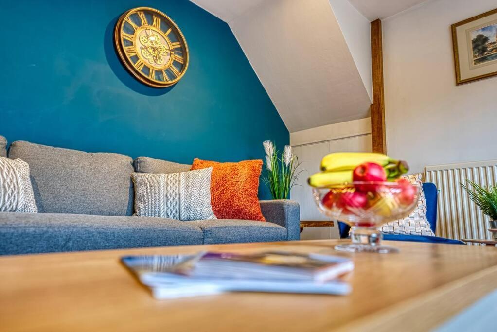 Delightful Two-Bedroom Cottage In The Heart Of ベイクウェル エクステリア 写真