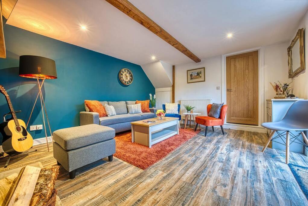 Delightful Two-Bedroom Cottage In The Heart Of ベイクウェル エクステリア 写真
