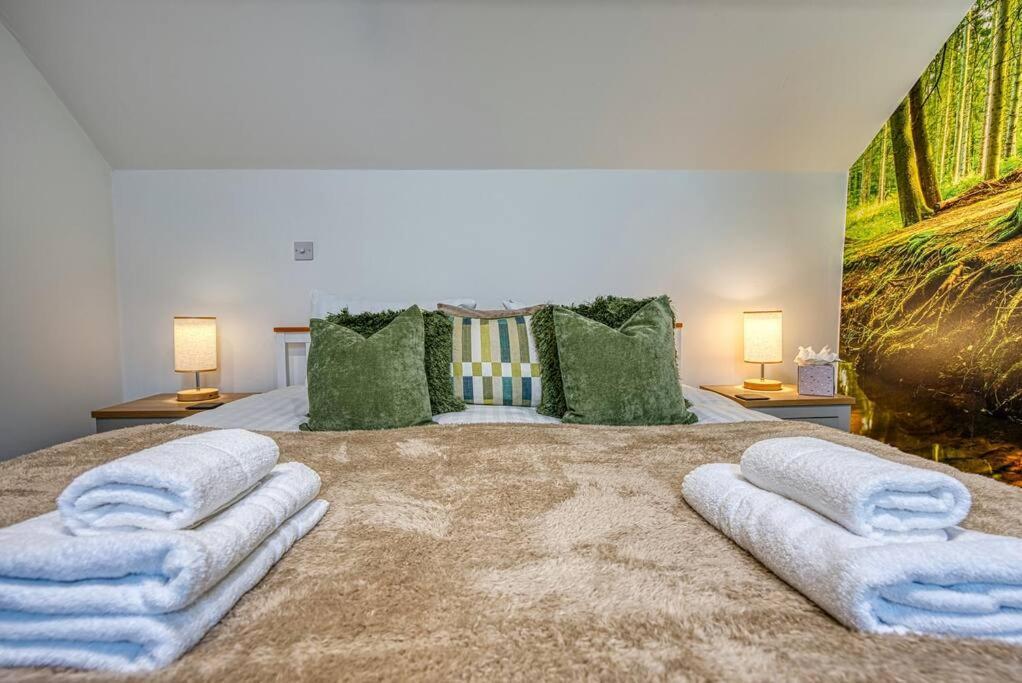 Delightful Two-Bedroom Cottage In The Heart Of ベイクウェル エクステリア 写真