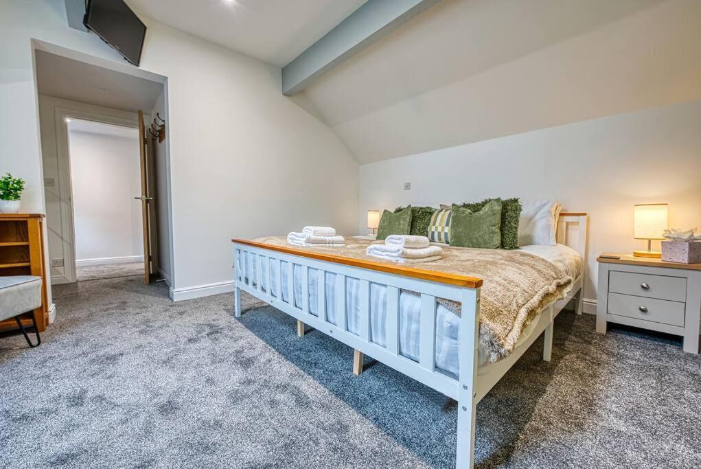 Delightful Two-Bedroom Cottage In The Heart Of ベイクウェル エクステリア 写真
