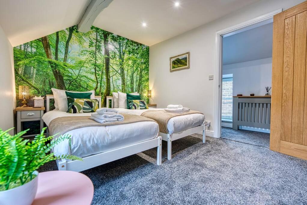 Delightful Two-Bedroom Cottage In The Heart Of ベイクウェル エクステリア 写真