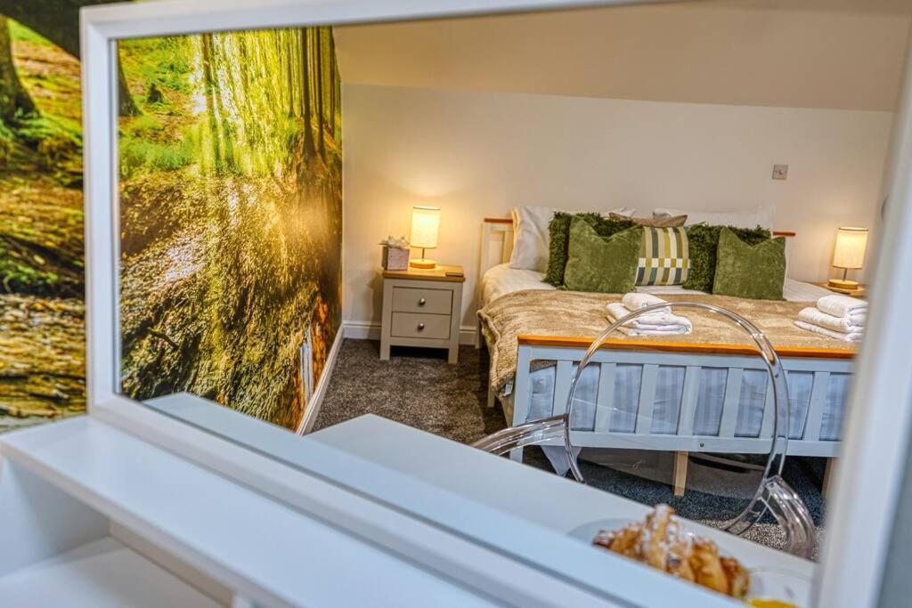 Delightful Two-Bedroom Cottage In The Heart Of ベイクウェル エクステリア 写真