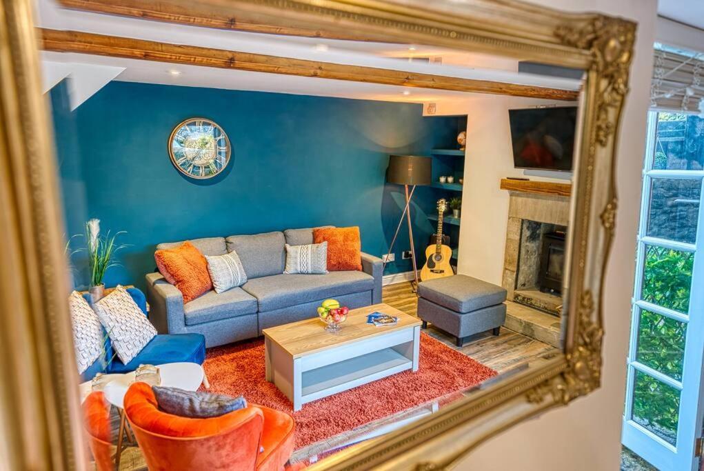 Delightful Two-Bedroom Cottage In The Heart Of ベイクウェル エクステリア 写真