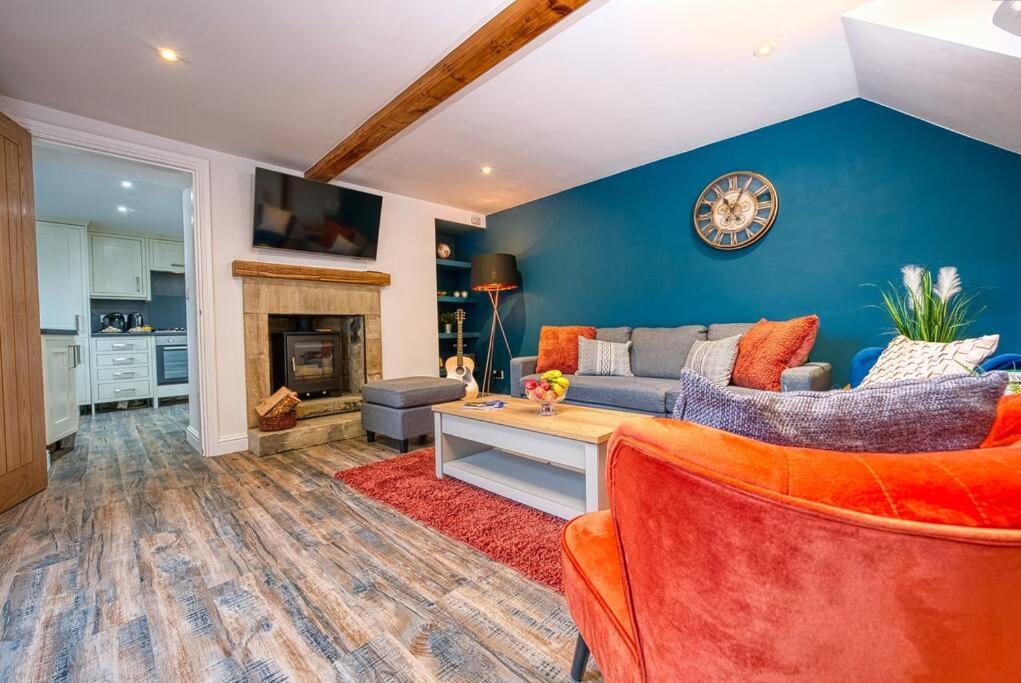 Delightful Two-Bedroom Cottage In The Heart Of ベイクウェル エクステリア 写真