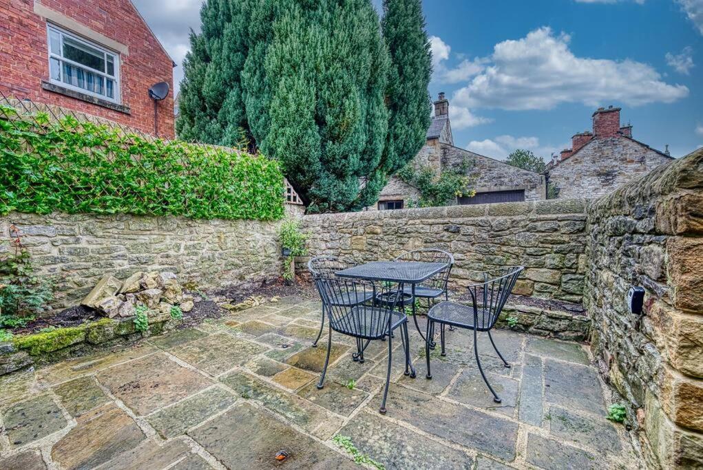 Delightful Two-Bedroom Cottage In The Heart Of ベイクウェル エクステリア 写真