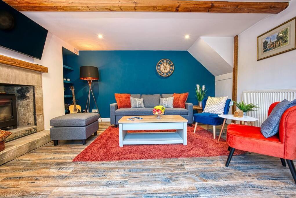 Delightful Two-Bedroom Cottage In The Heart Of ベイクウェル エクステリア 写真