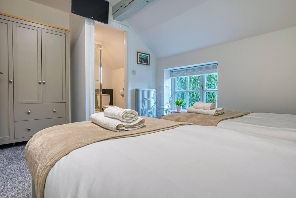 Delightful Two-Bedroom Cottage In The Heart Of ベイクウェル エクステリア 写真