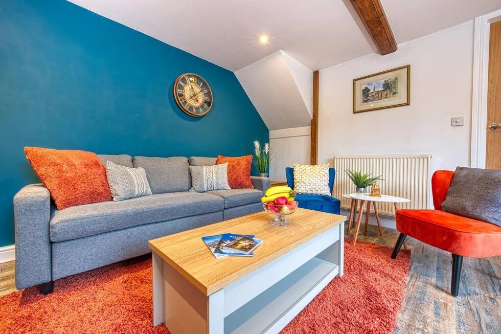 Delightful Two-Bedroom Cottage In The Heart Of ベイクウェル エクステリア 写真