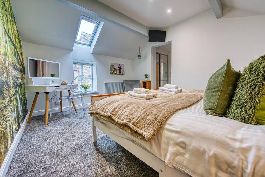 Delightful Two-Bedroom Cottage In The Heart Of ベイクウェル エクステリア 写真