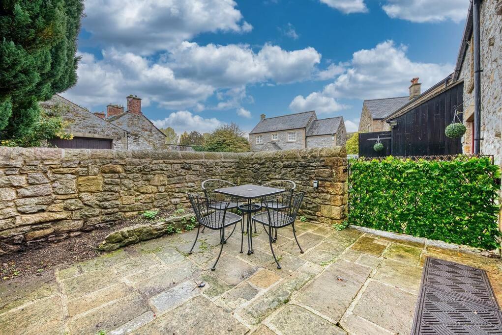 Delightful Two-Bedroom Cottage In The Heart Of ベイクウェル エクステリア 写真