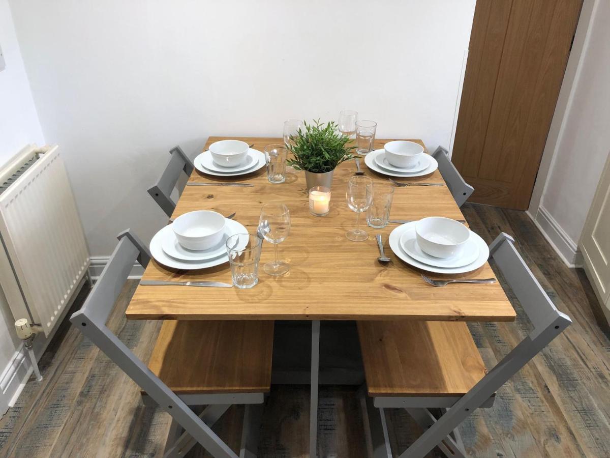 Delightful Two-Bedroom Cottage In The Heart Of ベイクウェル エクステリア 写真